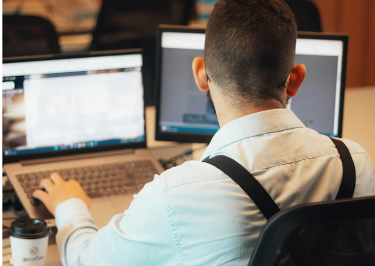 Why Product Managers Should Have a Personal Website When Applying Globally